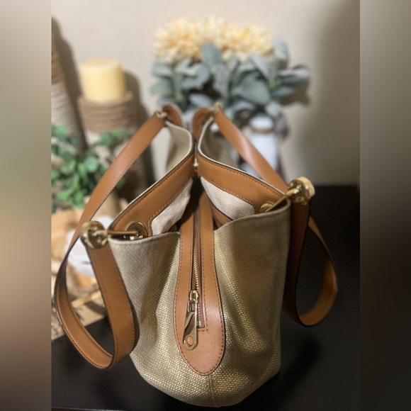 In Excellent Condition Michael Kors Raven Large Raven Gold Leather Shoulder Bag - Picture 4 of 9